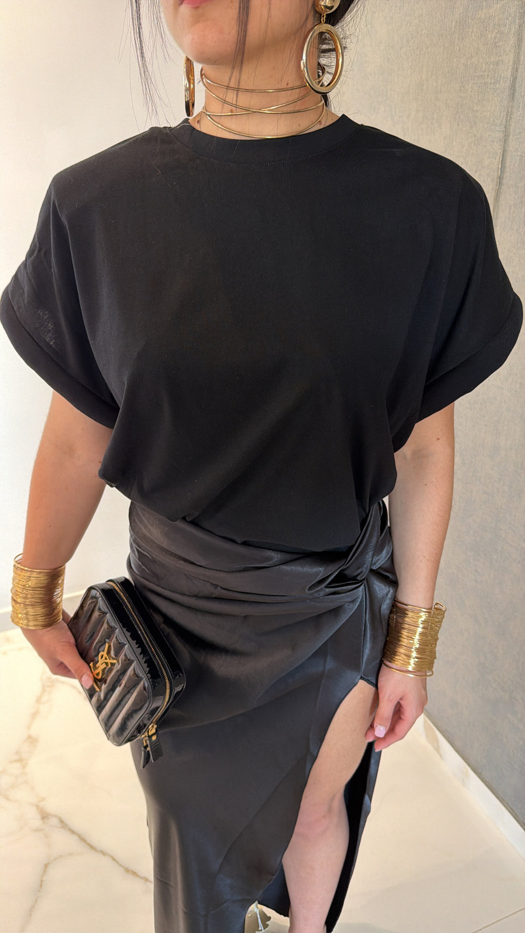 T shirt con spallina imbottita