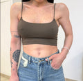 Top crop in lycra marrone