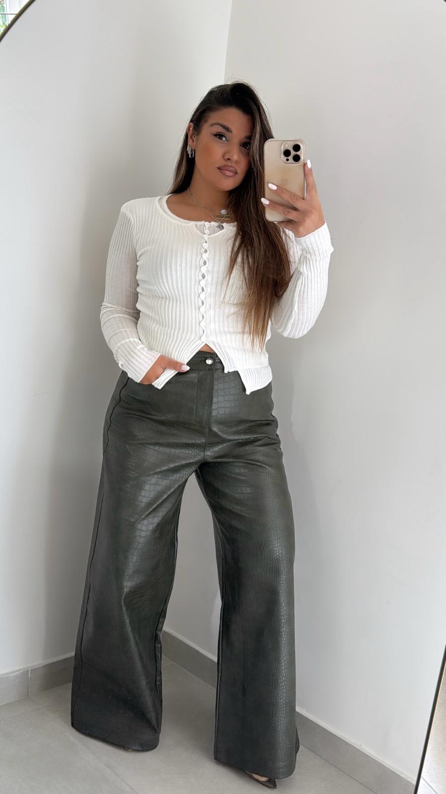 Pantalone in pelle verde texture coccodrillo