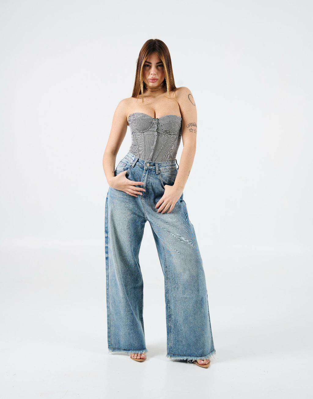 Jeans lavaggio chiaro con frange