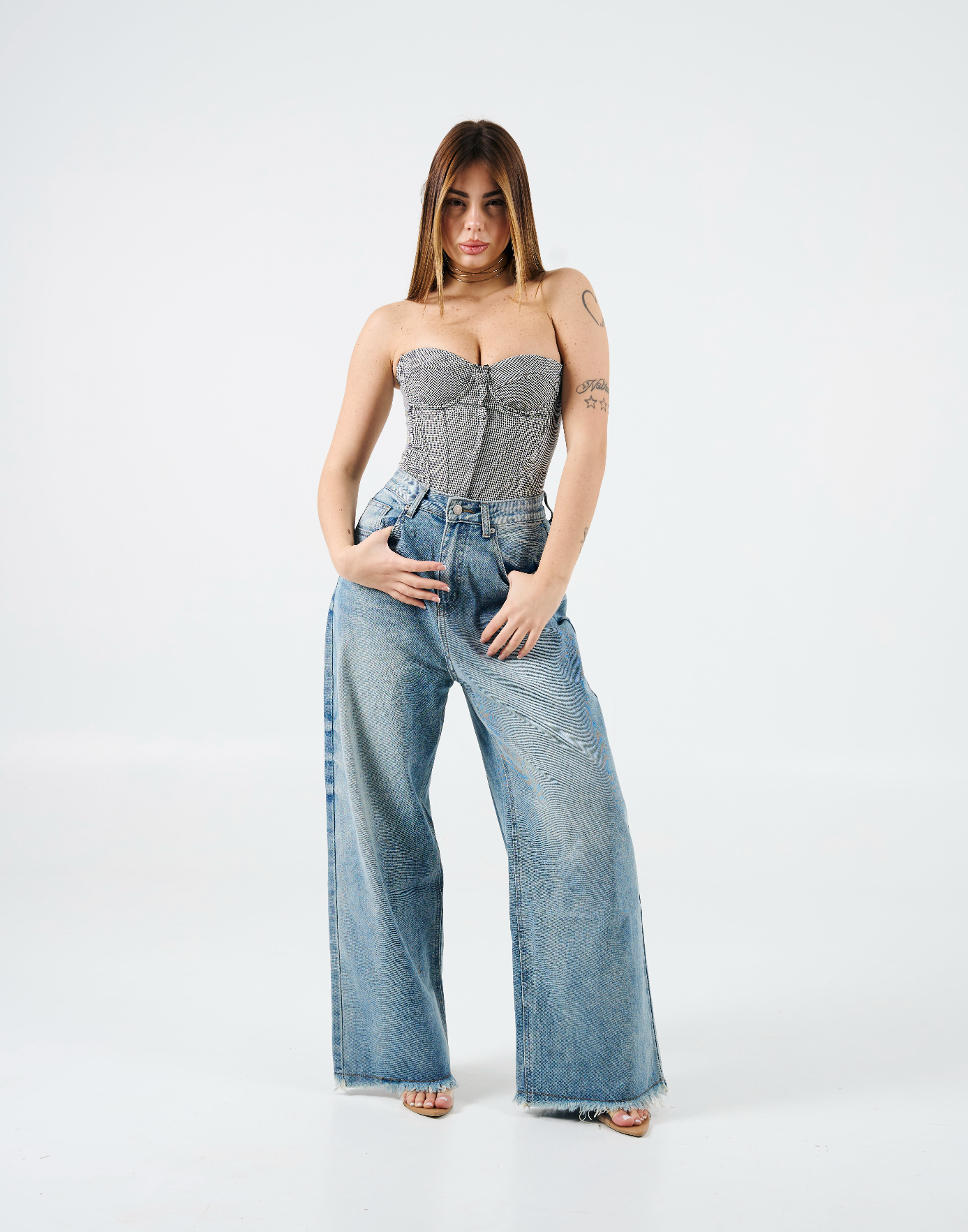 Jeans lavaggio chiaro con frange