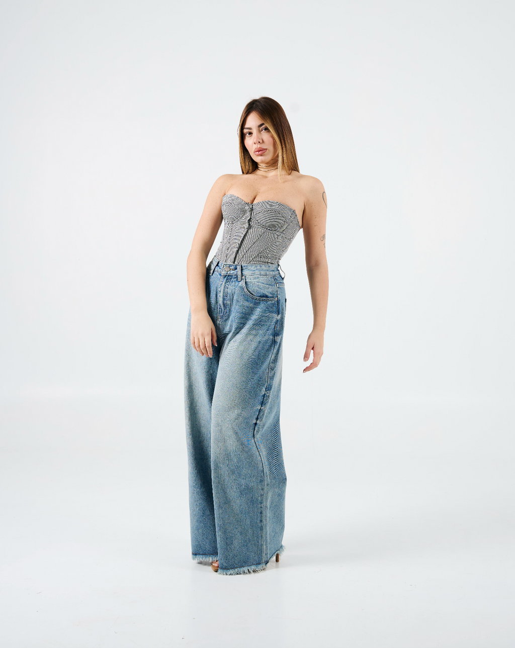 Jeans lavaggio chiaro con frange