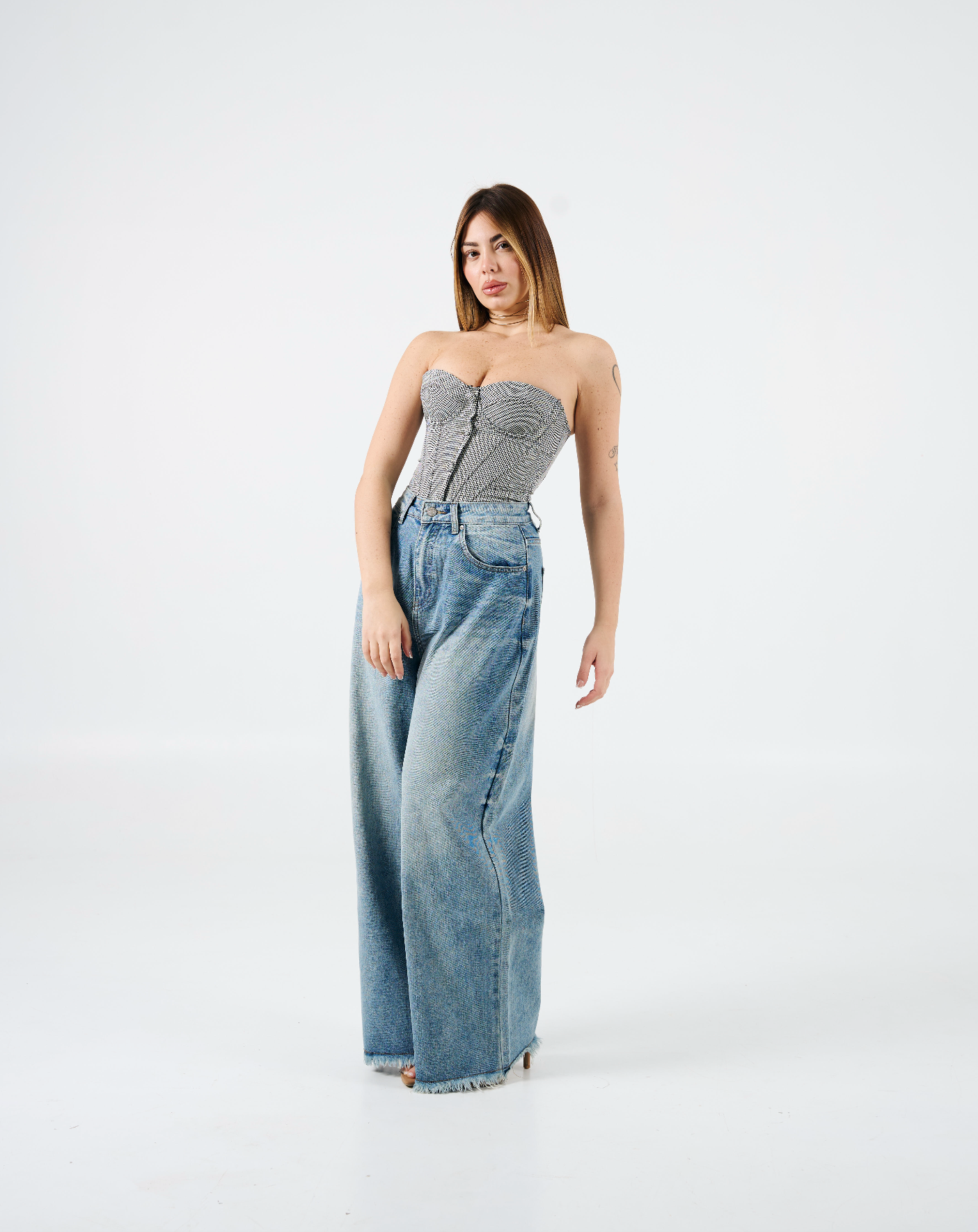 Jeans lavaggio chiaro con frange